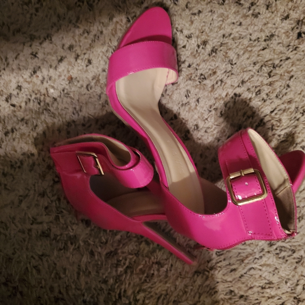 Diva lounge pink heels